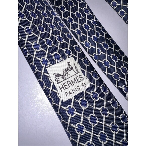 Hermes Navy Blue With Cream Design 55”(1400mm)L X 3”(76.2)W (990 SA) 100% Silk - Picture 4 of 4